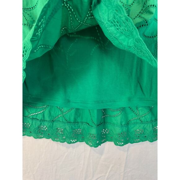 CAbi Style 5036 Gemma Top in Green w/ Tank Embroidered Eyelet Sz Medium - Picture 3 of 6